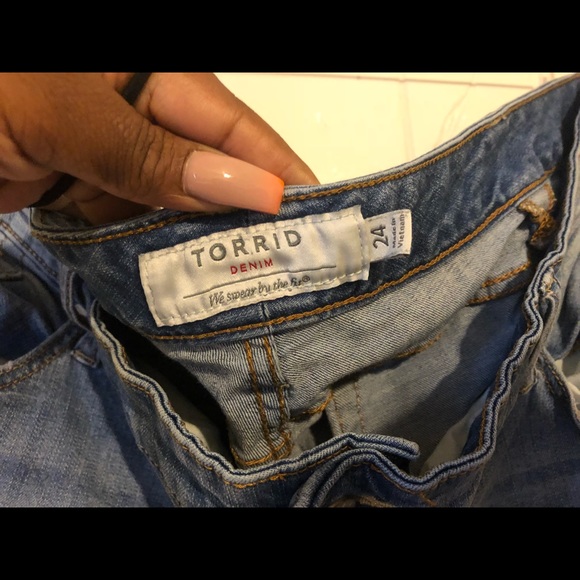 Distressed boyfriend jeans - Picture 3 of 3